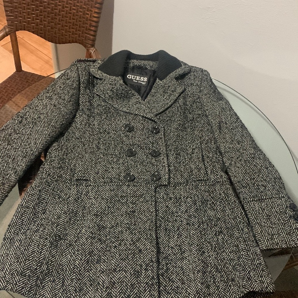 I’m selling a great condition guess winter coat